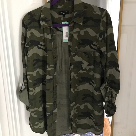 Split neck camo print blouse - Picture 2 of 2